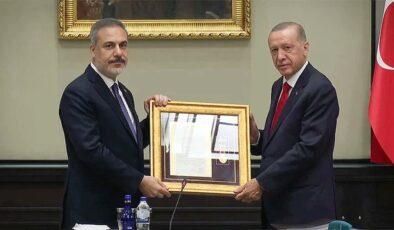 Bakan Fidan’a ‘üstün hizmet madalyası’