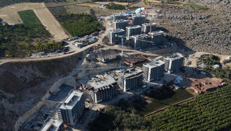 Hatay’da depremin izleri siliniyor