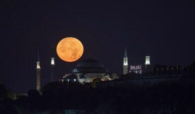 İstanbul’da “Süper Ay” manzaraları